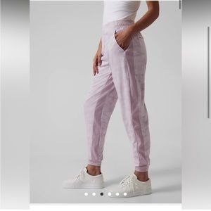 Athleta Brooklyn Lined Camo Jogger Camo Lux Shasta
Purple Women's Size 8